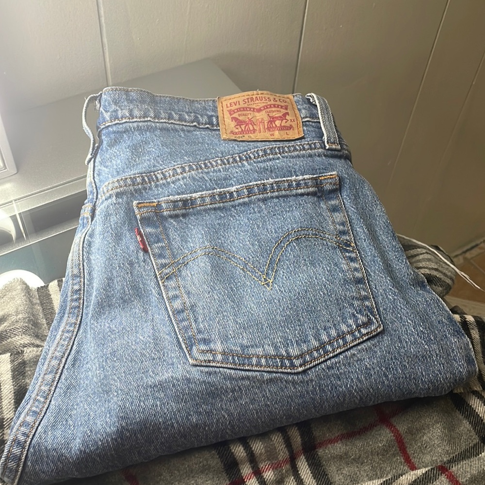 Levi’s 501 ripped in the left knee, thrifted